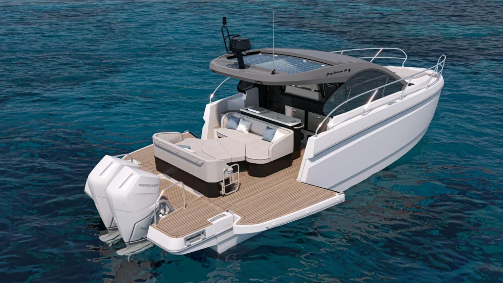 Bénéteau Gran Turismo 40 from astern: swim platform, aft sofa and twin outboards