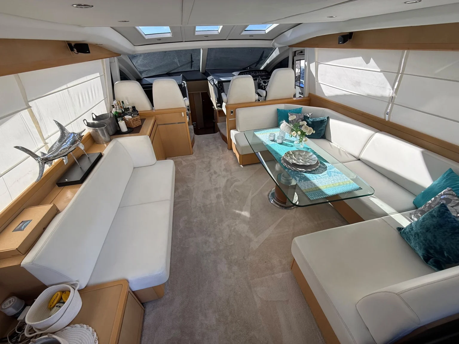 Saloon of the Princess V70 looking forward to the helm